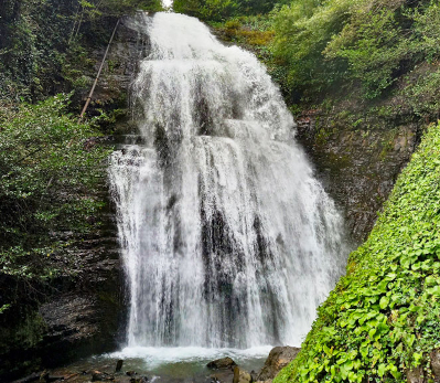 Водопад Ирина в Ткуарчале - природный памятник Абхазии