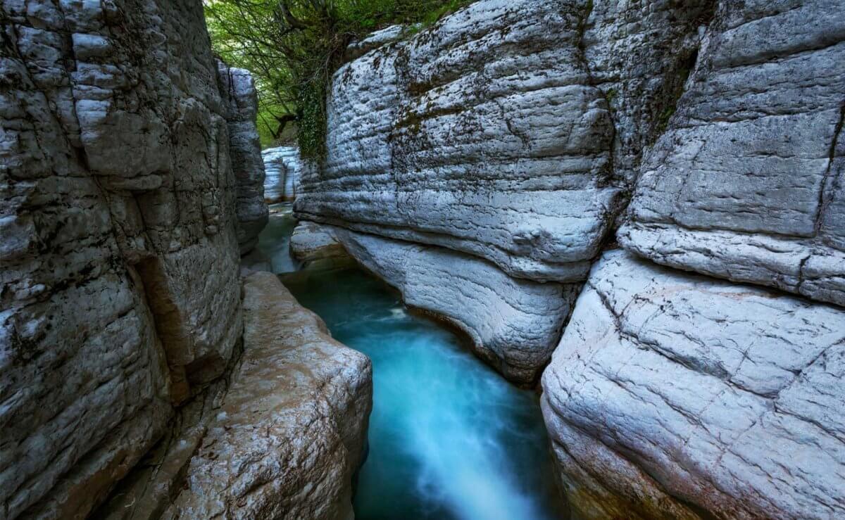Хашупсинский каньон в Гагре - живописное ущелье длиной 2 км в Абхазии